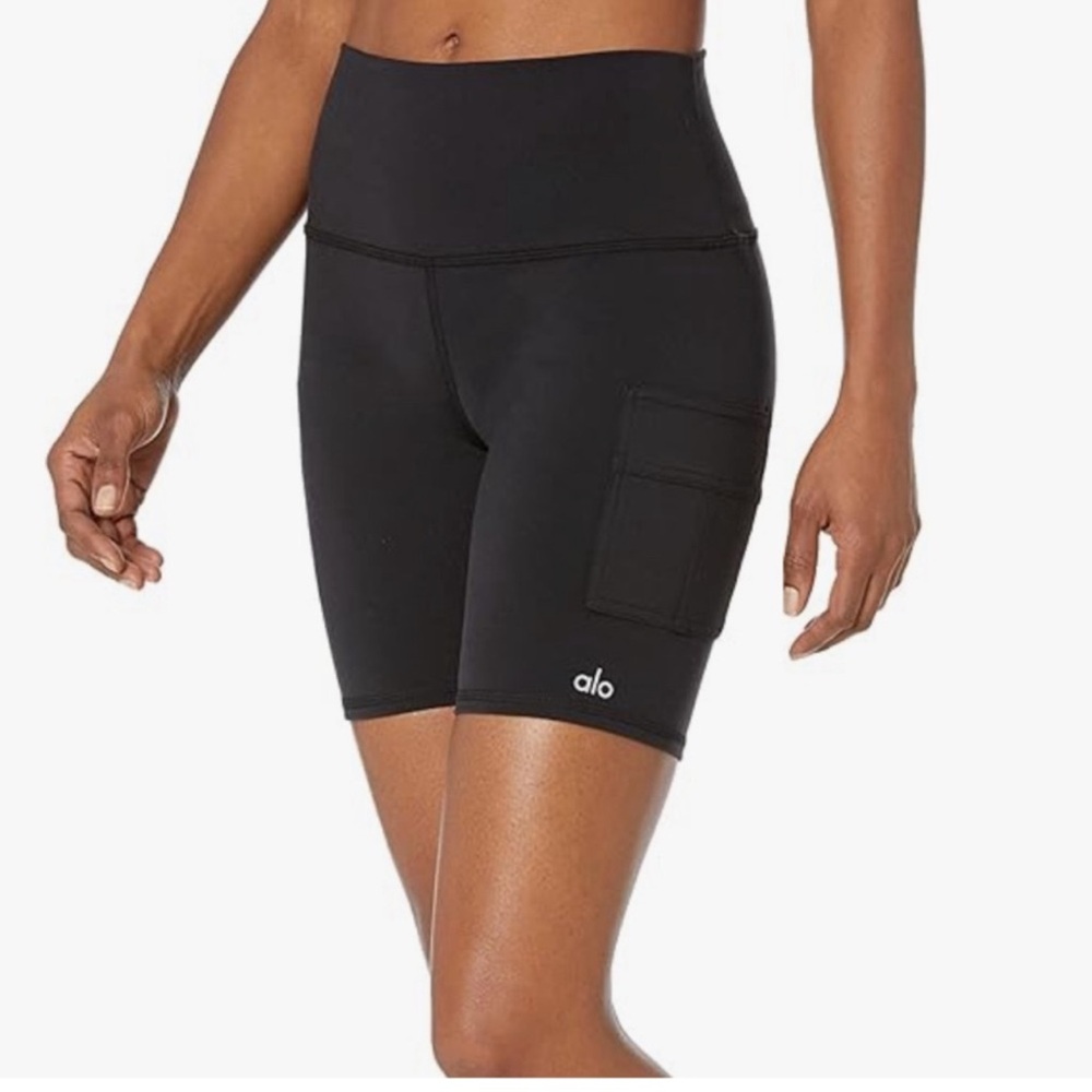 NWT ALO Yoga High-Waist Cargo Biker Short. Size XS. 7” inseam